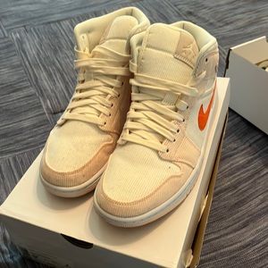 WMNS AIR JORDAN 1 MID SE